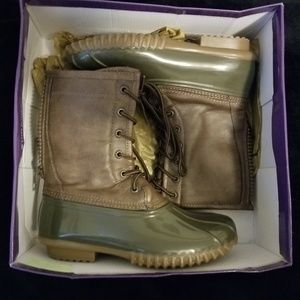 NIB Madden Girl FLURRY Duck Boot